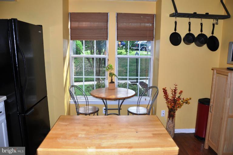 1571 Autumn Ridge Circle Reston, VA 20194 - Photo 13 of 30 Kitchen