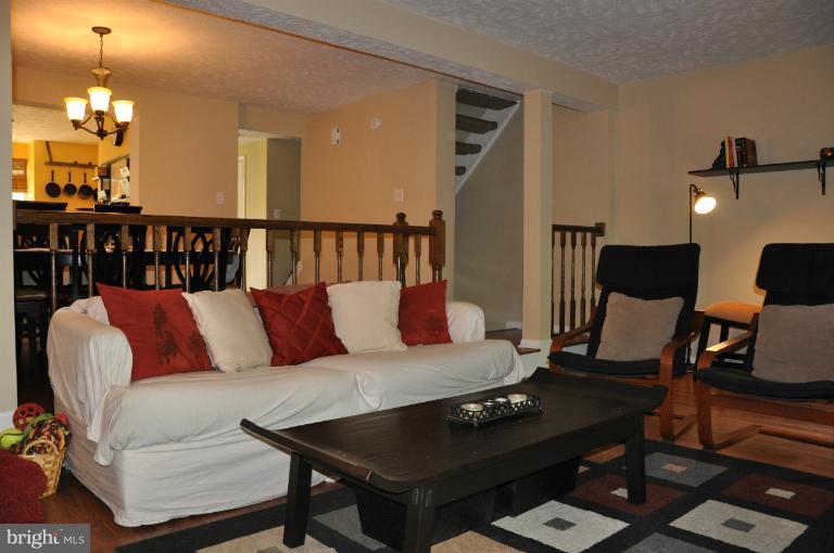 1571 Autumn Ridge Circle Reston, VA 20194 - Photo 27 of 30 Living Room