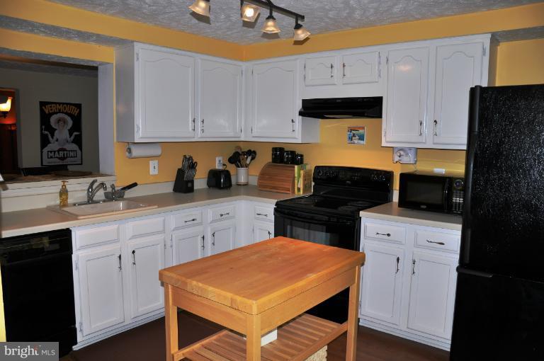 1571 Autumn Ridge Circle Reston, VA 20194 - Photo 30 of 30 Kitchen