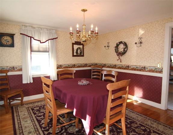 27 Lake Street Wakefield, MA 01880 - Photo 4 of 17