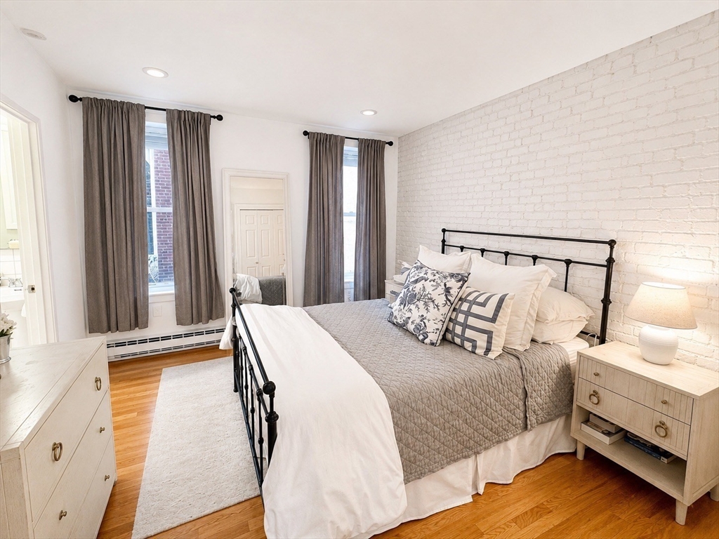 8 Battery Street, Unit 4 Boston, MA 02109 - Photo 18 of 33