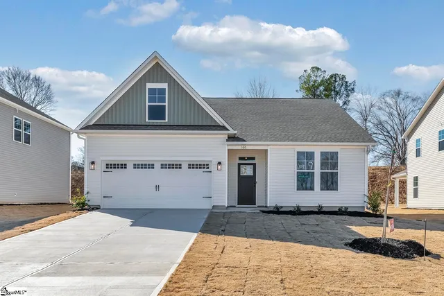 $315,900 | 160 Hunter Ridge Drive, Boiling Springs, SC 29316