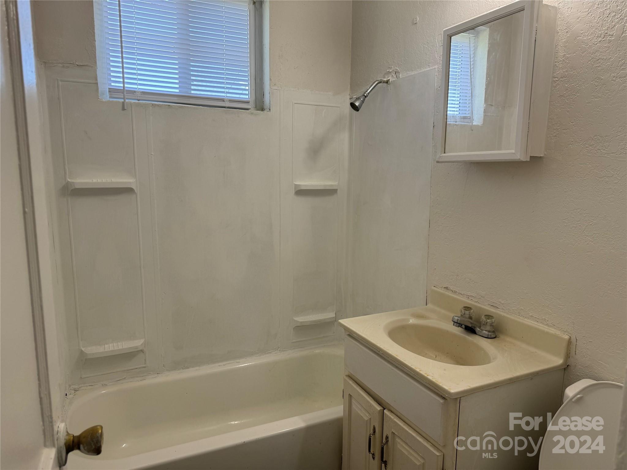 200 York Street, Unit M6 Chester, SC 29706 - Photo 11 of 14 a bathroom with a sink and a bathtub