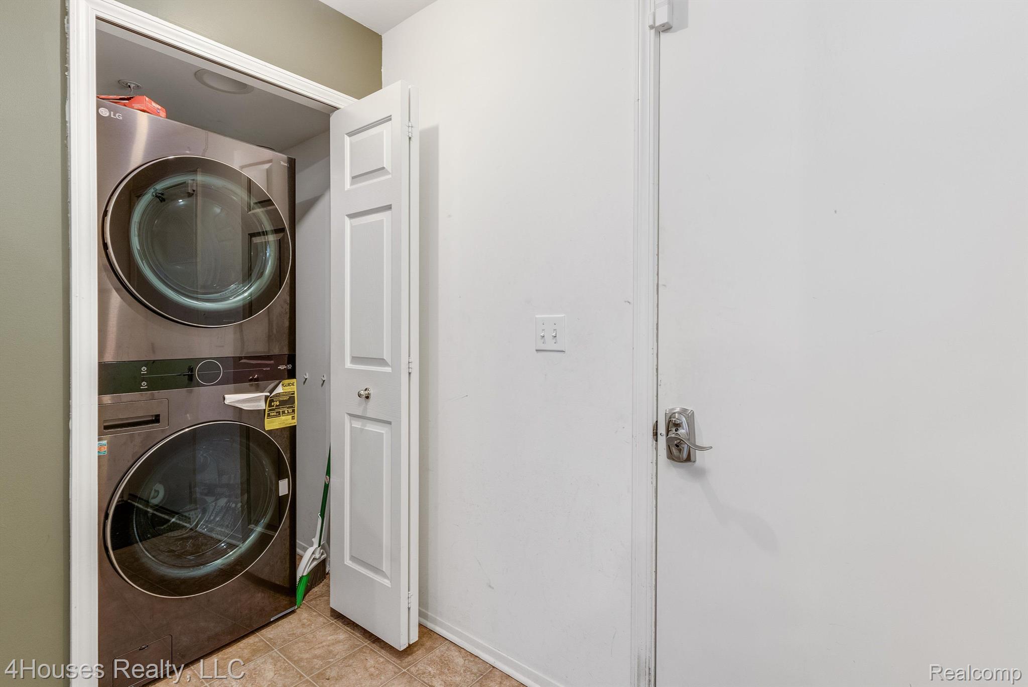 654 Lydia Lane, Unit 48 Pontiac, MI 48341 - Photo 32 of 38