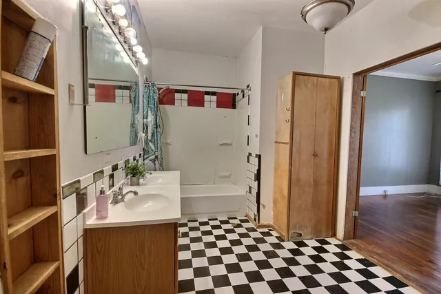 $155,000 | 303 East 5th Street, Newton, KS 67114