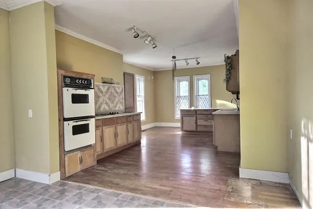 $155,000 | 303 East 5th Street, Newton, KS 67114