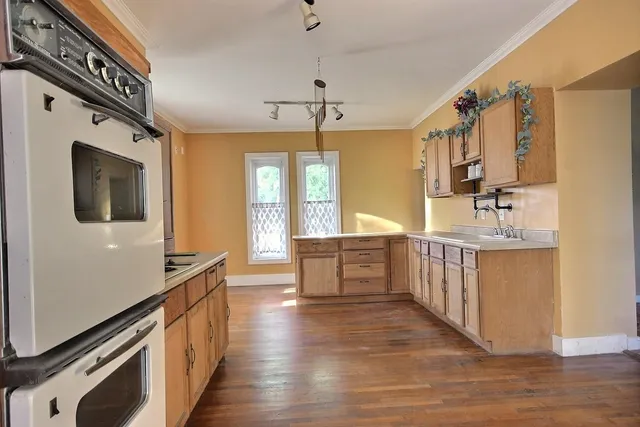 $155,000 | 303 East 5th Street, Newton, KS 67114