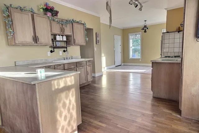 $155,000 | 303 East 5th Street, Newton, KS 67114