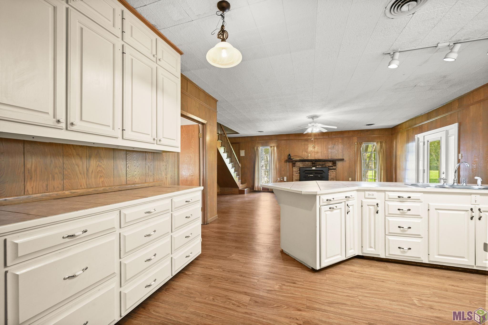 405 North College Street Denham Springs, LA 70726 - Photo 11 of 39 Kitchen