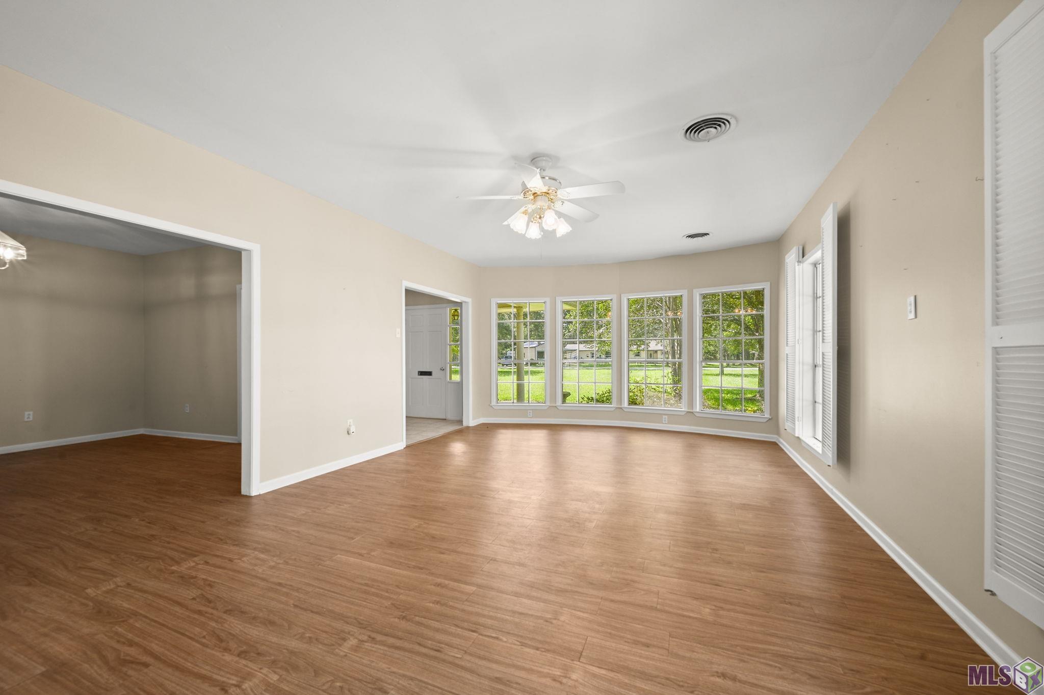 405 North College Street Denham Springs, LA 70726 - Photo 13 of 39 Living Room