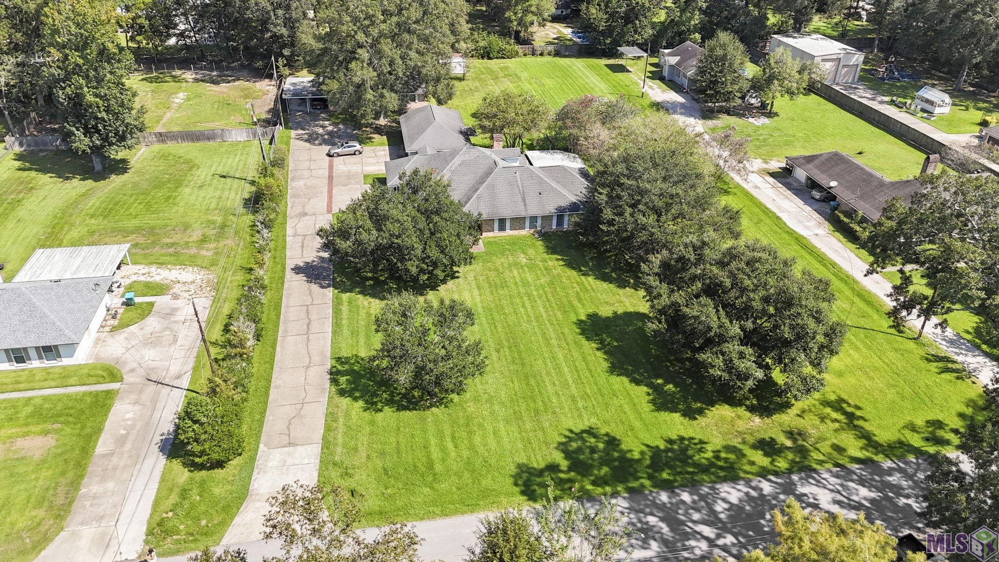 405 North College Street Denham Springs, LA 70726 - Photo 2 of 39