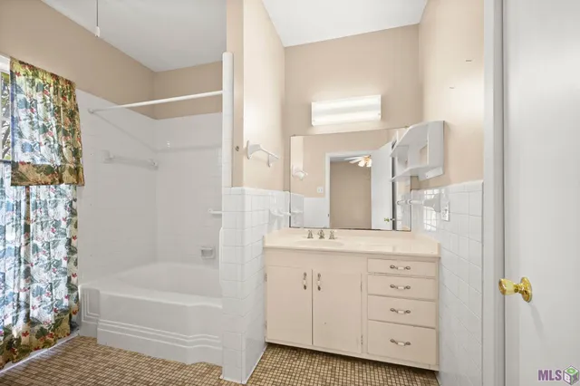 $525,000 | 405 North College Street, Denham Springs, LA 70726