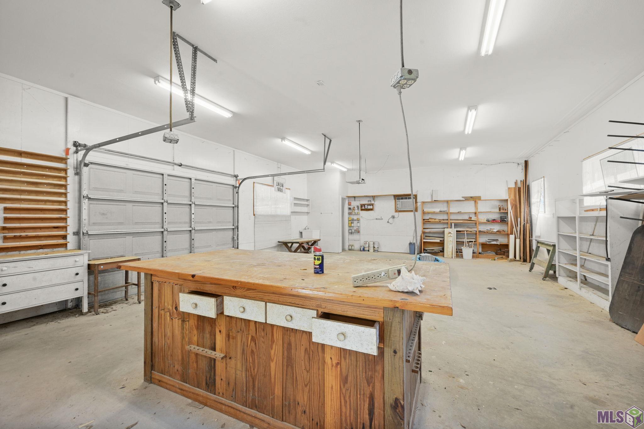 405 North College Street Denham Springs, LA 70726 - Photo 28 of 39 Garage/workshop