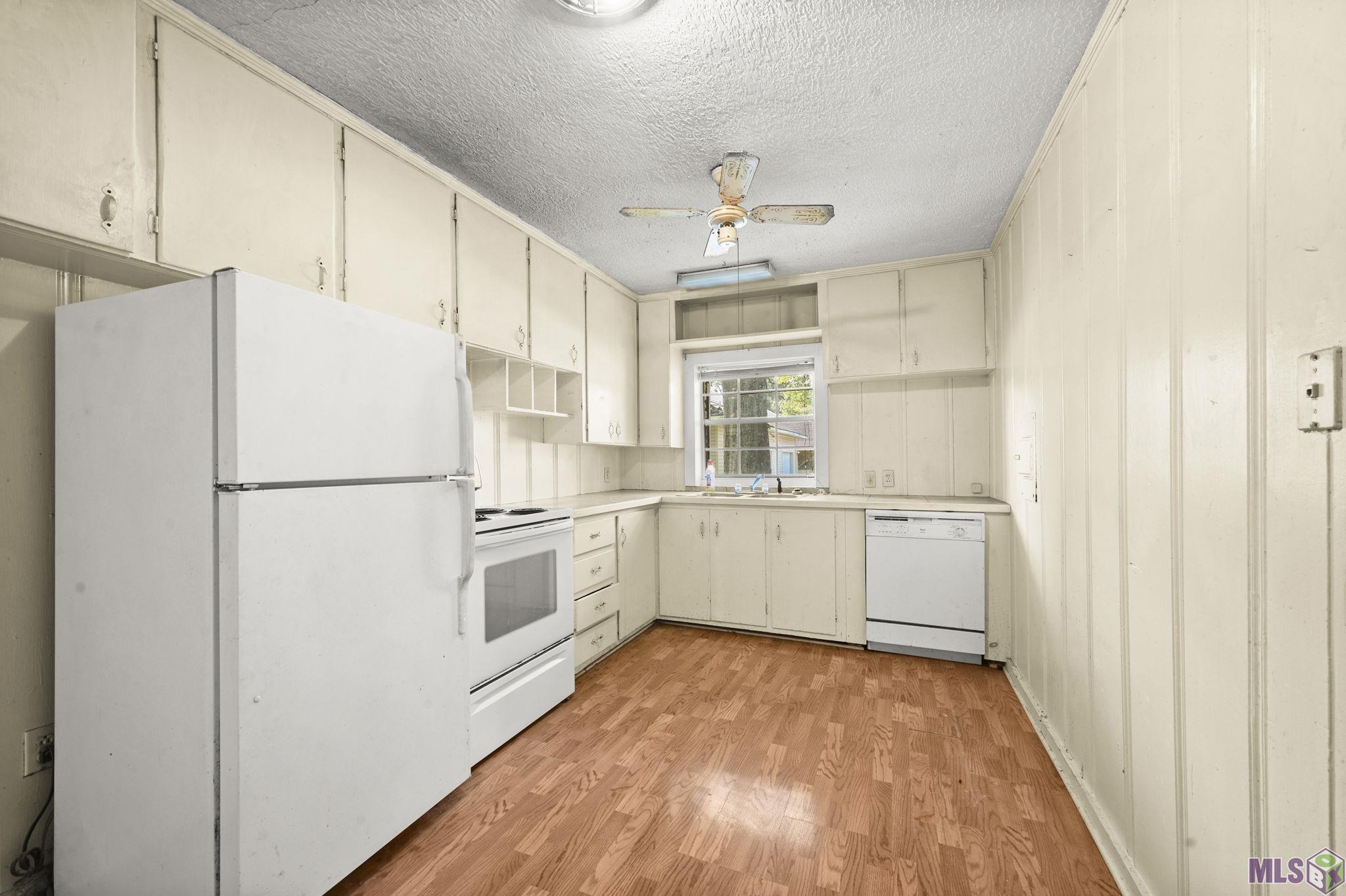 405 North College Street Denham Springs, LA 70726 - Photo 32 of 39 Guest House Kitchen