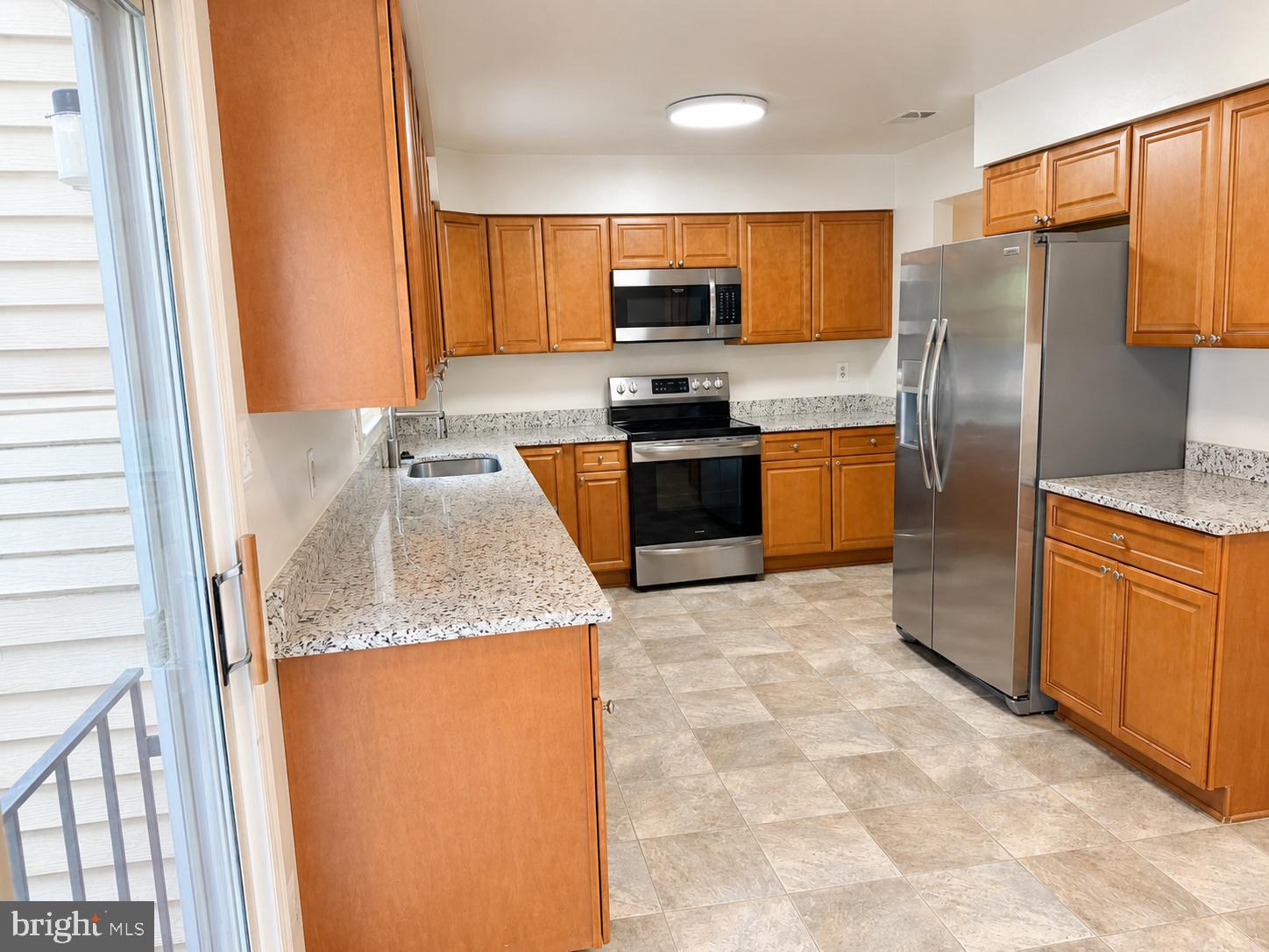 6281 Rathlin Drive Springfield, VA 22152 - Photo 7 of 19 stailess steel appilances