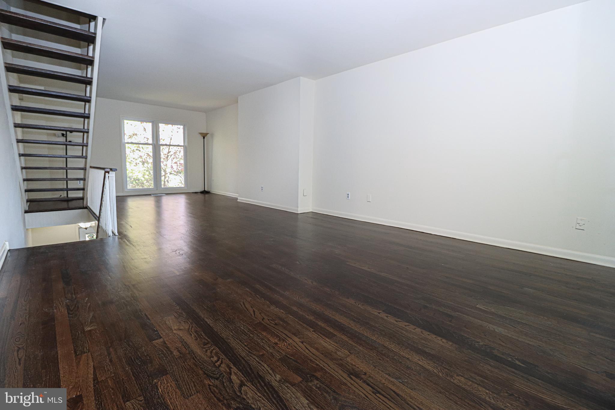 1624 Wainwright Drive Reston, VA 20190 - Photo 20 of 47 Large Living space middle floor