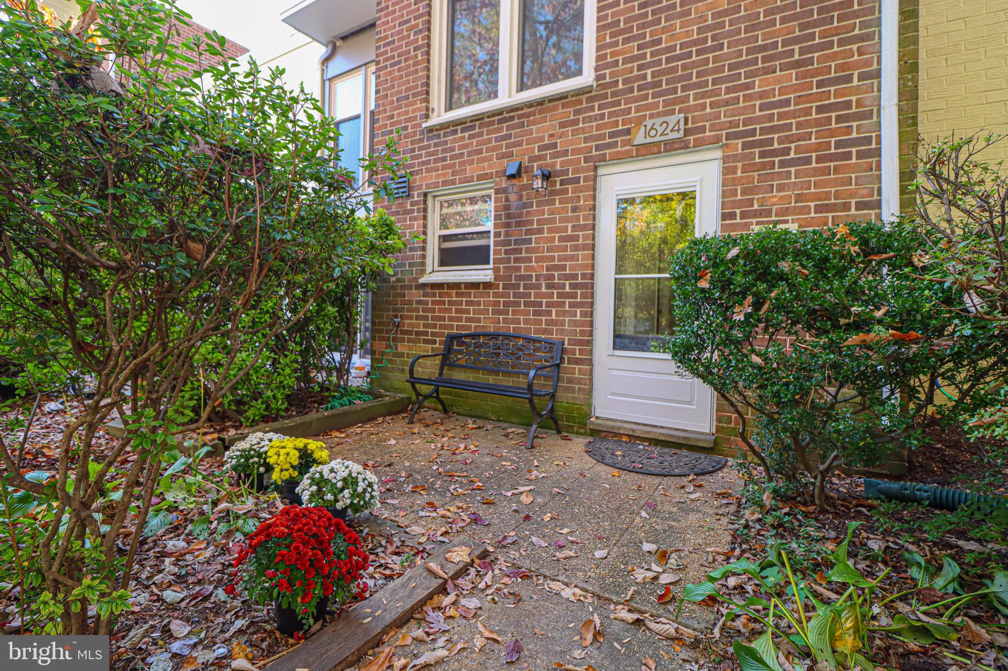 1624 Wainwright Drive Reston, VA 20190 - Photo 2 of 47 Gallery Image 2