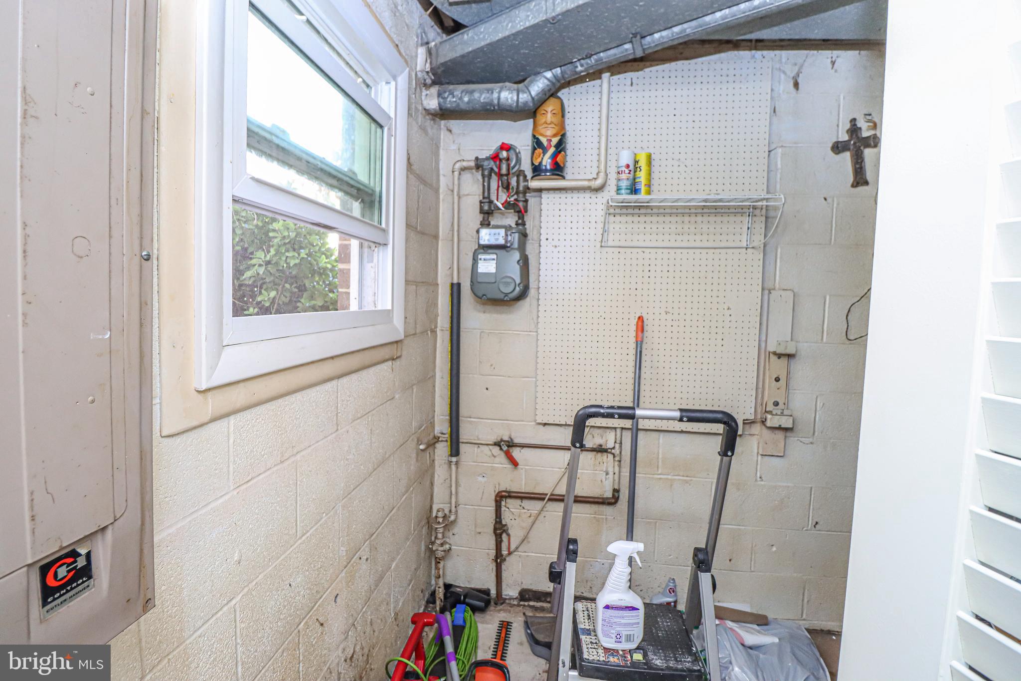 1624 Wainwright Drive Reston, VA 20190 - Photo 40 of 47 utility room w/laundry