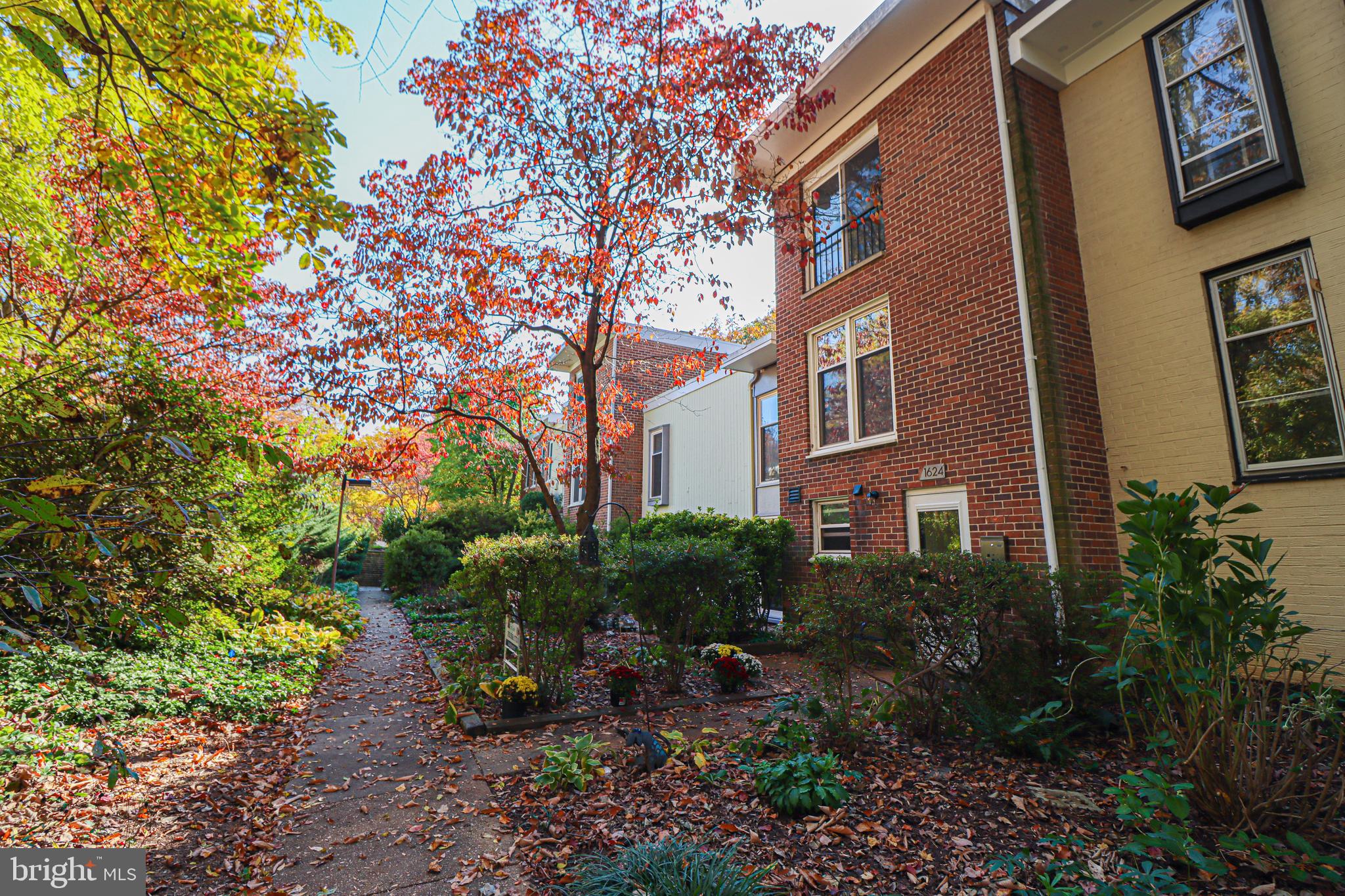 1624 Wainwright Drive Reston, VA 20190 - Photo 5 of 47 Gallery Image 5