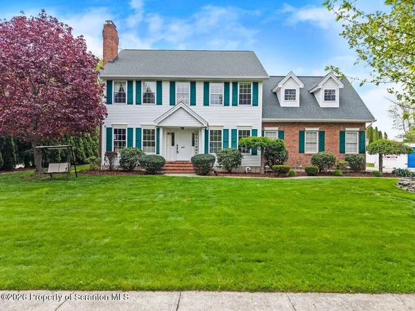 $590,000 | 925 Parkview Road, Moscow, PA 18444