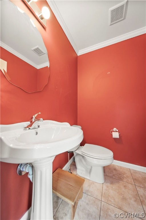 2577 Pleasant Oak Road Victoria, VA 23974 - Photo 34 of 38 a bathroom with a sink a toilet and mirror