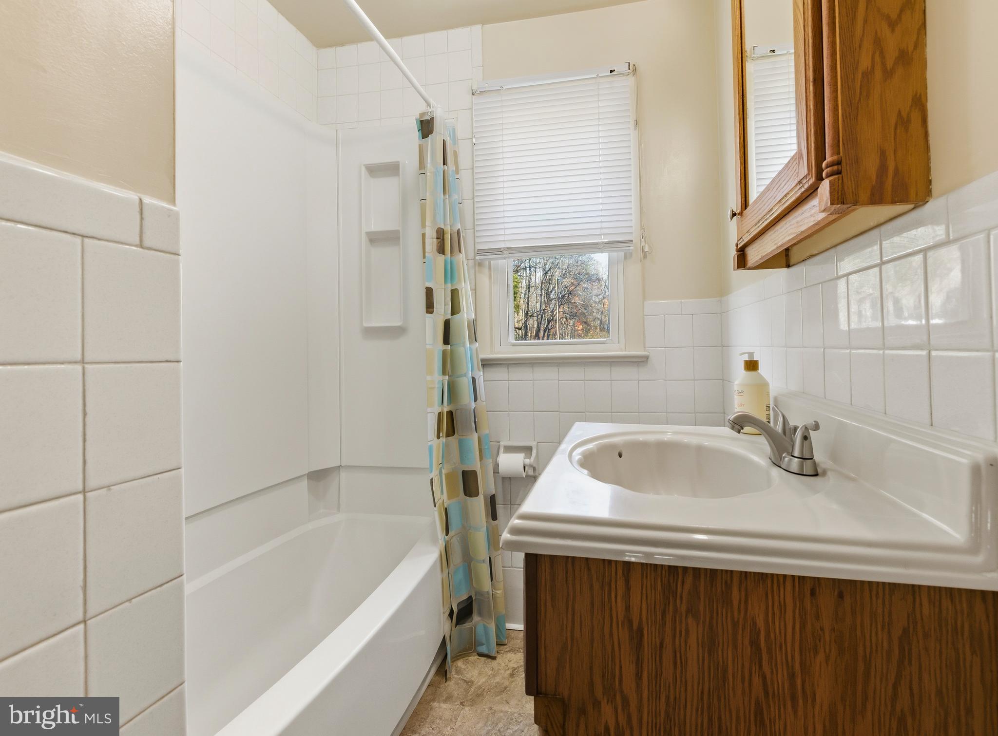 300 Alloway Aldine Road Alloway, NJ 08098 - Photo 15 of 34 Full Bath tub/shower w/ Vinyl flooring