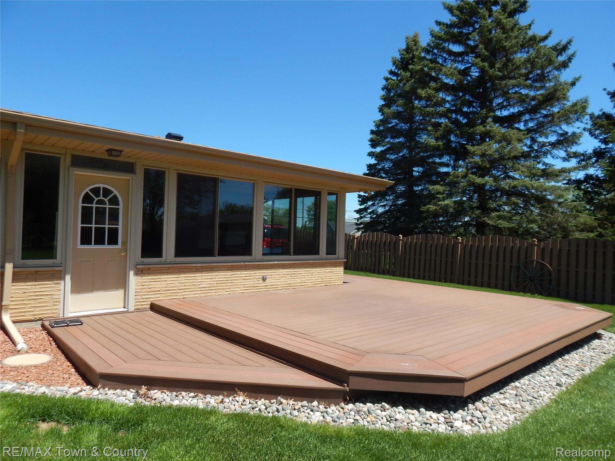 4197 Beecher Road Flint, MI 48532 - Photo 35 of 42 DSCN1002.JPG
