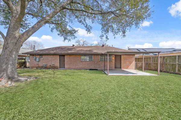 $2,200 | 1409 Conrad Sauer Drive, Houston, TX 77043