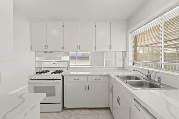 $2,200 | 1409 Conrad Sauer Drive, Houston, TX 77043