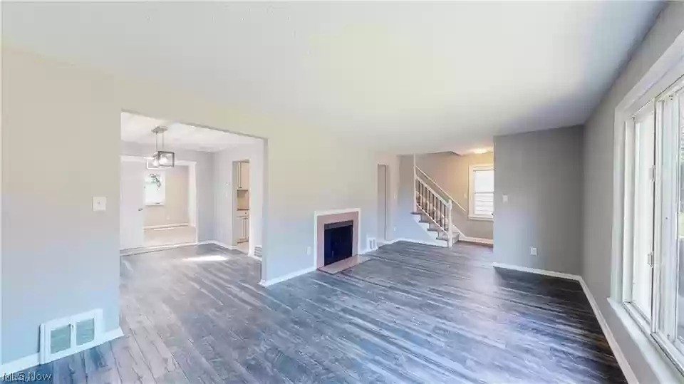 4062 Bayard Road Cleveland, OH 44121 - Photo 4 of 22