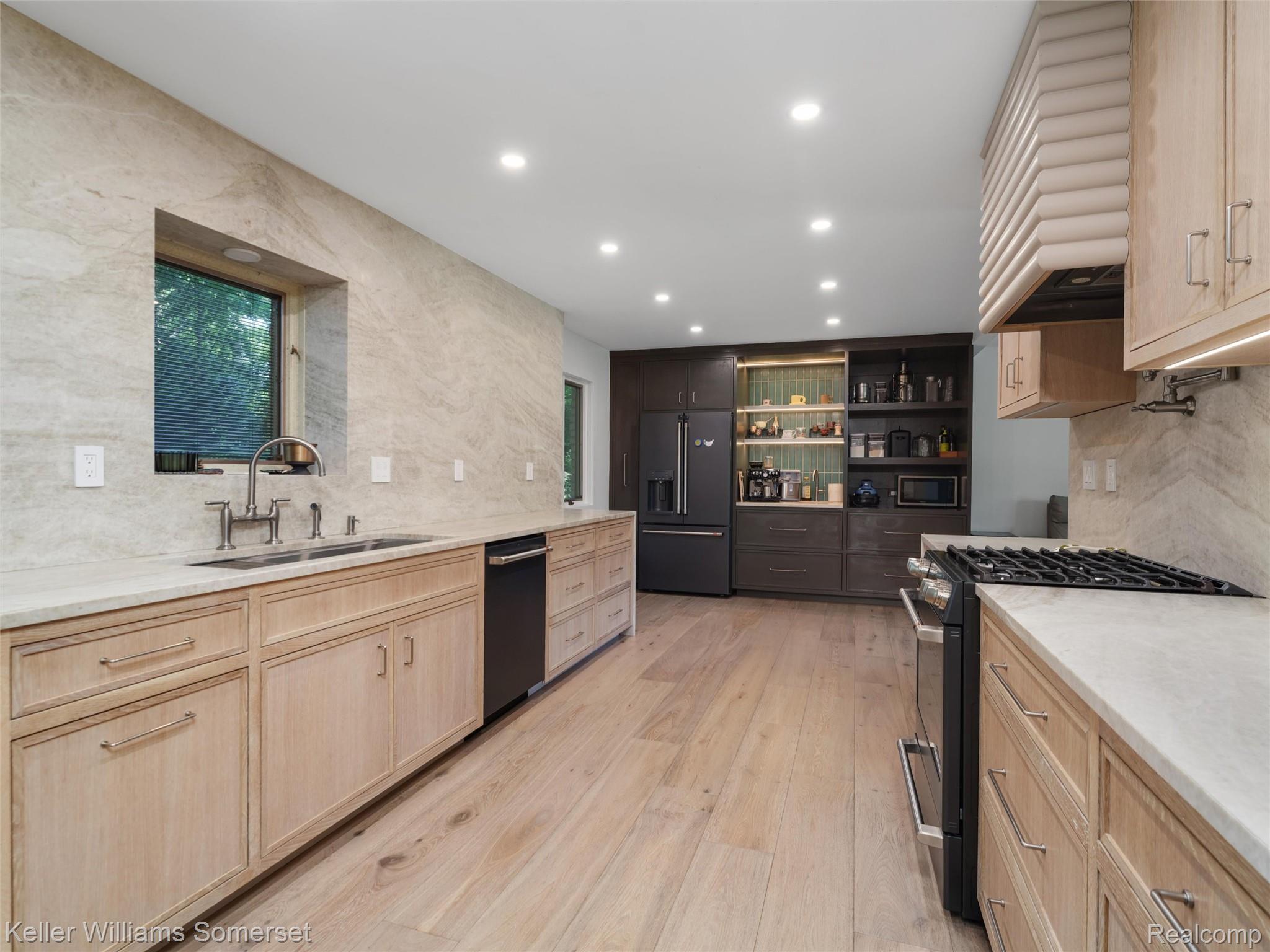 29523 Ravenscroft Farmington, MI 48331 - Photo 18 of 33 18-29523 Ravenscroft 0017.jpg