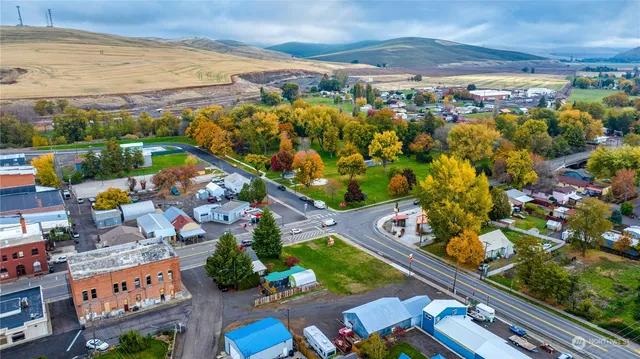 a view of an outdoor space