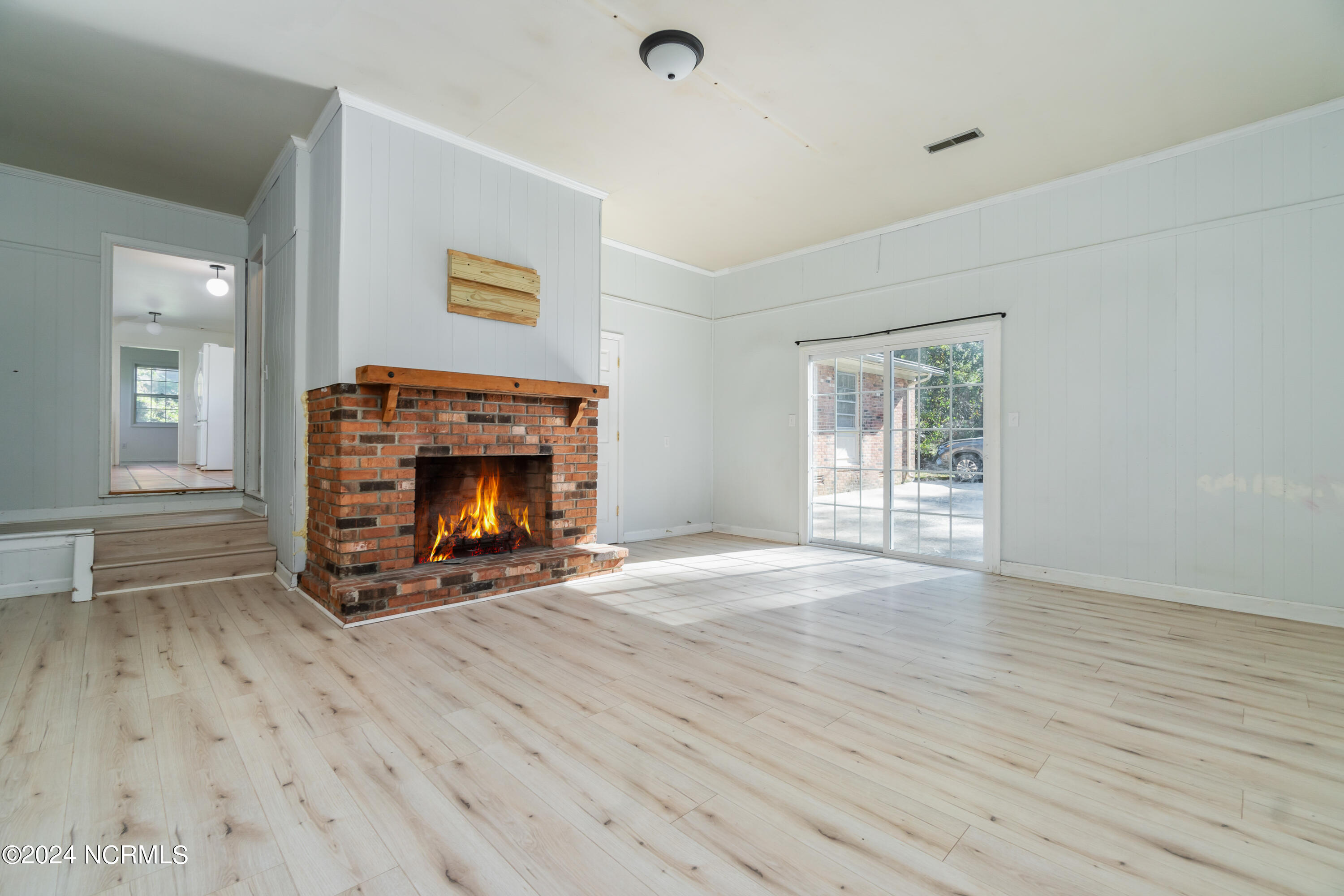 3105 Country Club Road Morehead City, NC 28557 - Photo 11 of 34 Bonus Room/Den Suite View