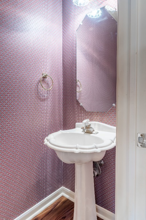 1706 Apache Trail Round Rock, TX 78665 - Photo 22 of 40 Bathroom featuring wallpapered walls