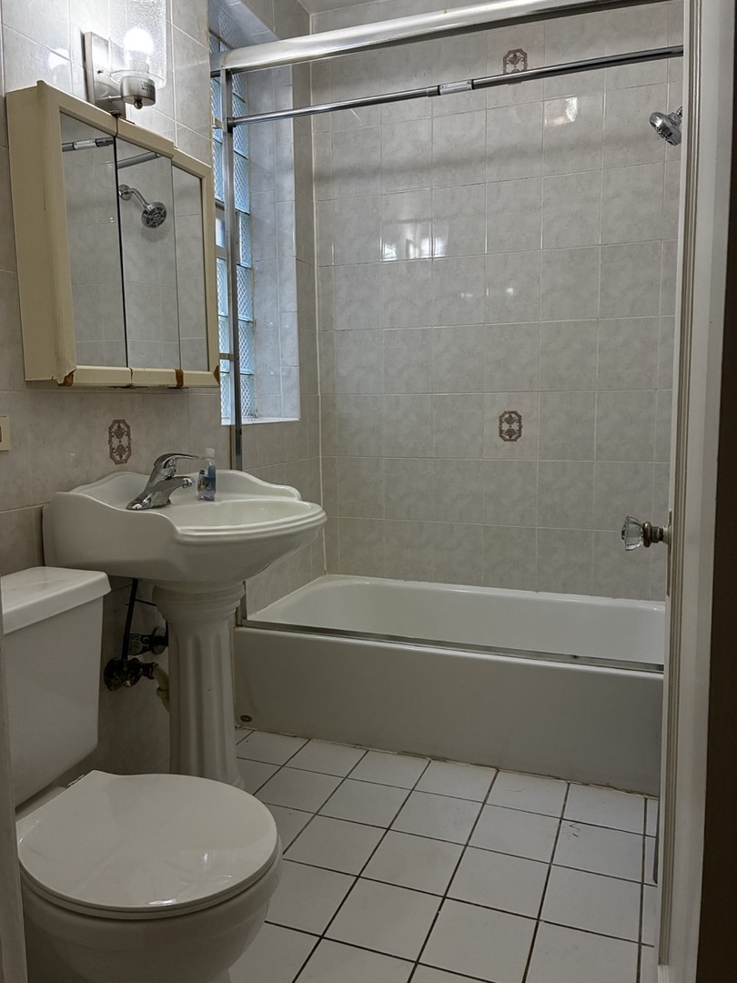 2840 West Addison Street, Unit 2S Chicago, IL 60618 - Photo 8 of 8 Gallery Image 8