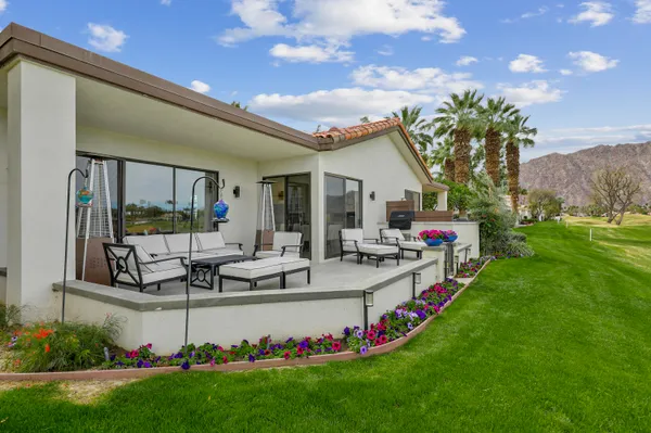 a view of an house with backyard porch and garden