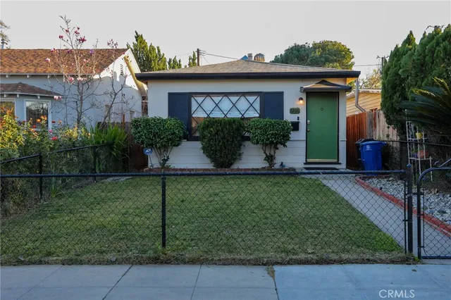 $3,300 | 2206 West Chandler Boulevard, Burbank, CA 91506