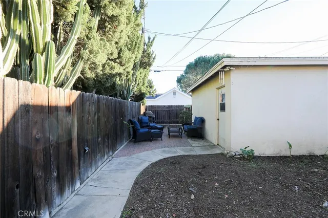 $3,300 | 2206 West Chandler Boulevard, Burbank, CA 91506