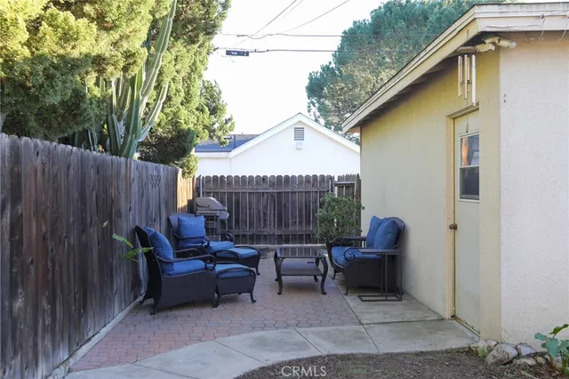 $3,300 | 2206 West Chandler Boulevard, Burbank, CA 91506