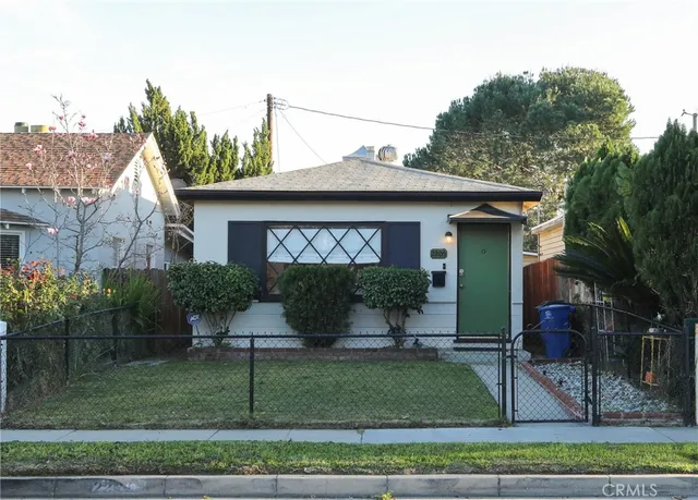 $3,300 | 2206 West Chandler Boulevard, Burbank, CA 91506