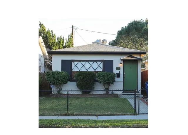 $3,300 | 2206 West Chandler Boulevard, Burbank, CA 91506