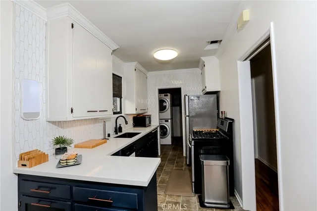 $3,300 | 2206 West Chandler Boulevard, Burbank, CA 91506