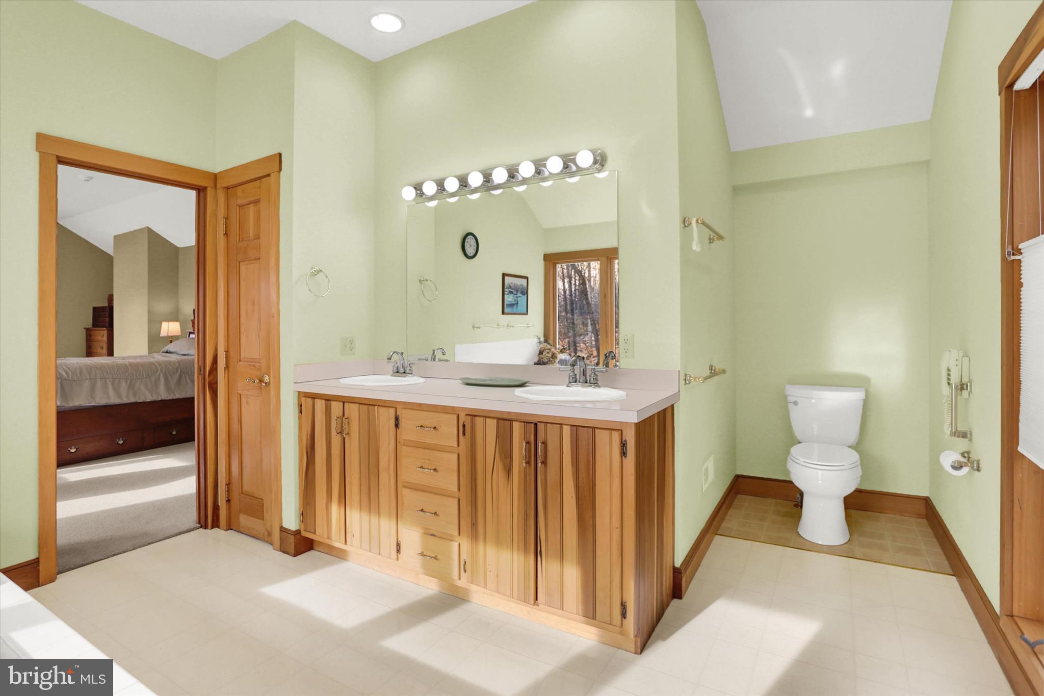 920 Cola Road Middletown, PA 17057 - Photo 80 of 134 Dual vanities