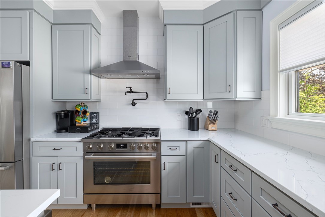 3 Oak Street Middletown, RI 02842 - Photo 26 of 50 Oven/range is now electric.