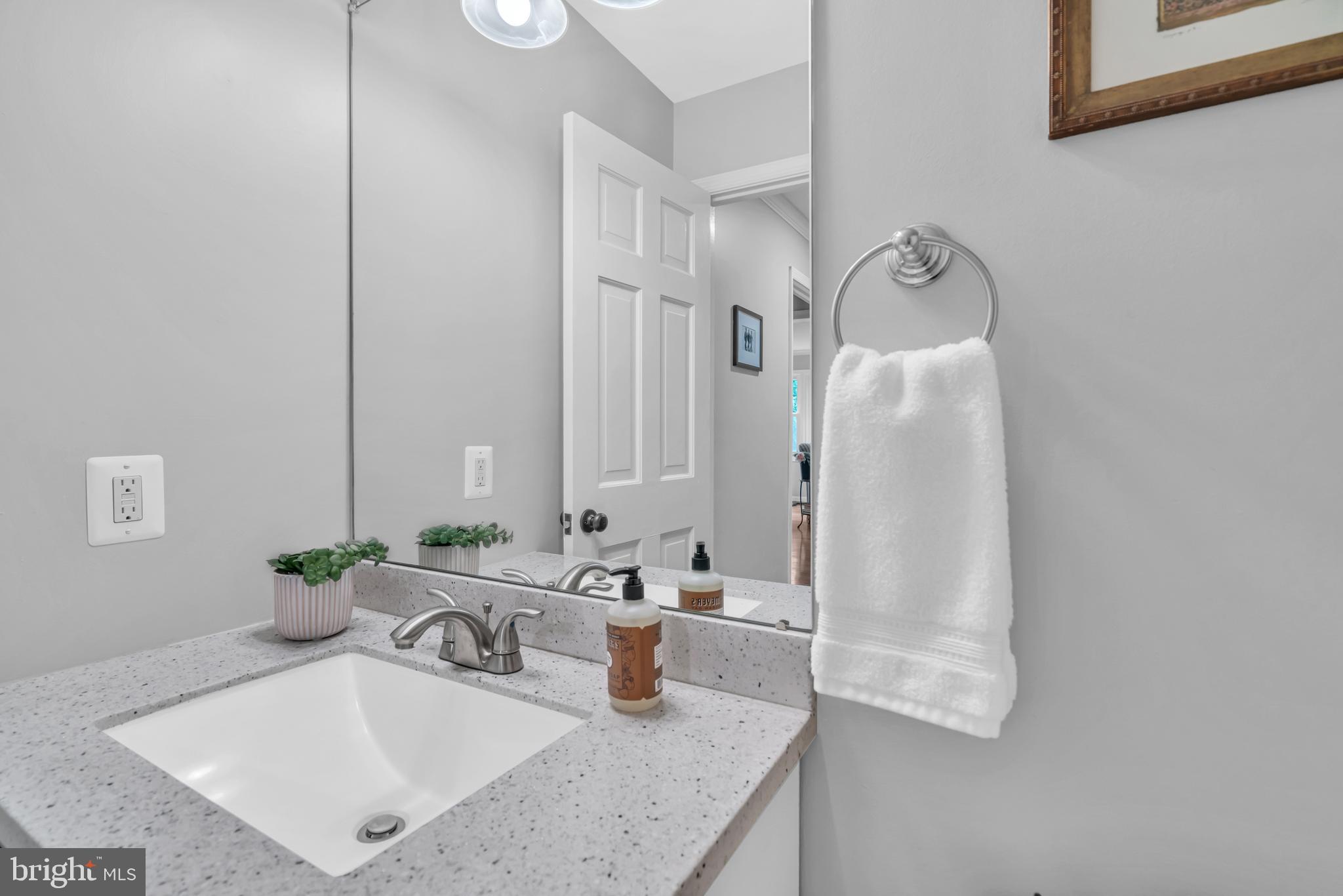 12227 Chapel Road Clifton, VA 20124 - Photo 14 of 53 Full Bath