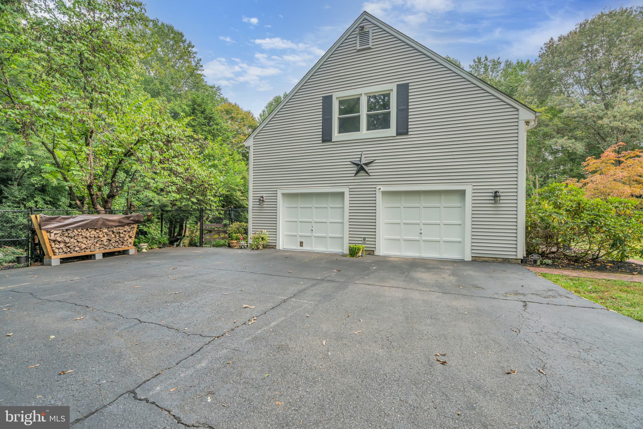 12227 Chapel Road Clifton, VA 20124 - Photo 49 of 53 Side Garage