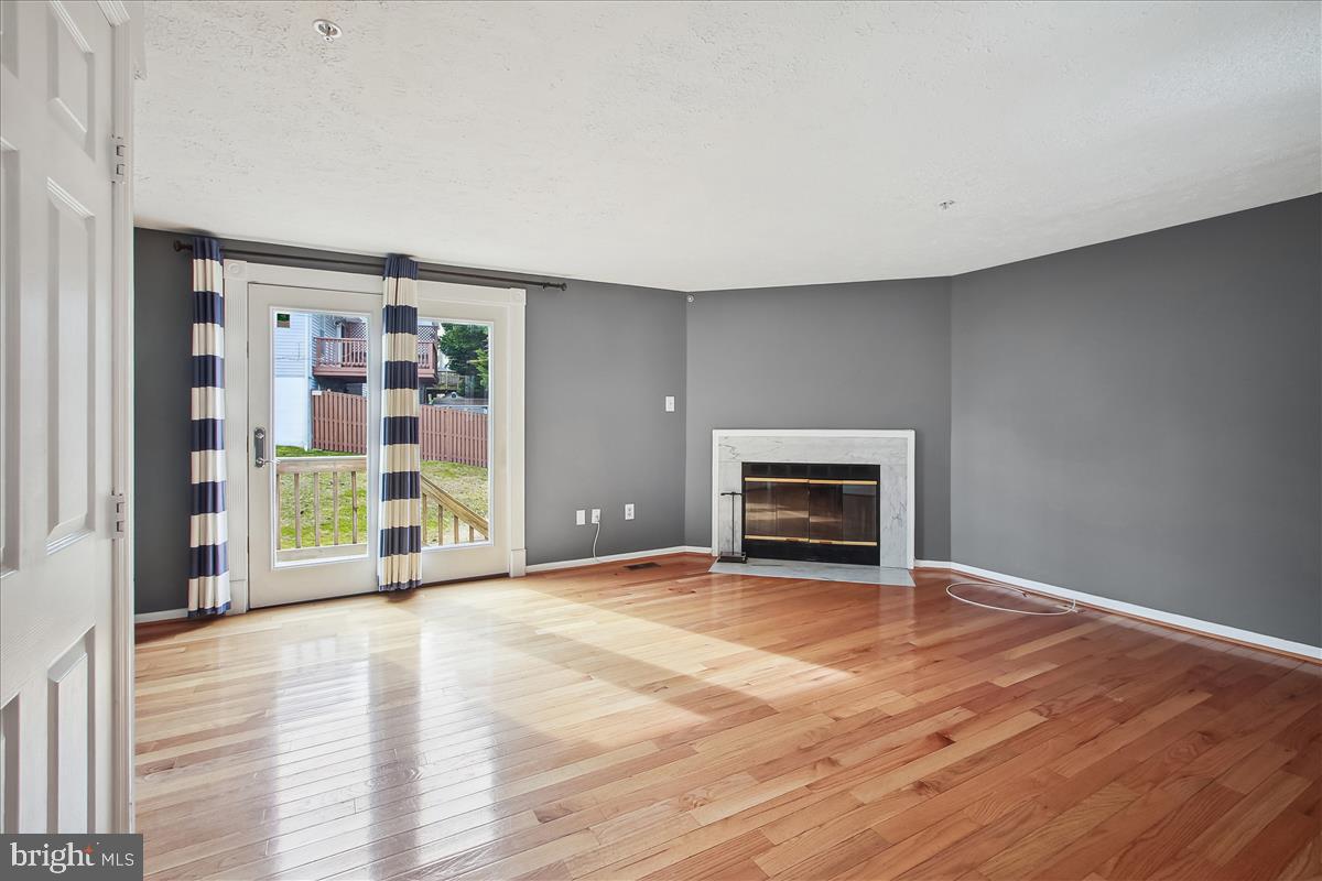 1260 Quaker Ridge Drive Arnold, MD 21012 - Photo 12 of 39 Main Level Great Room