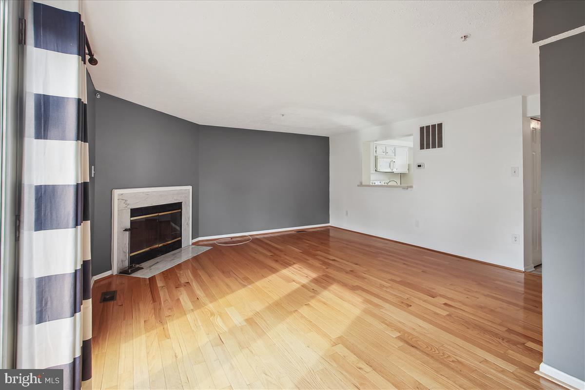 1260 Quaker Ridge Drive Arnold, MD 21012 - Photo 14 of 39 Main Level Great Room
