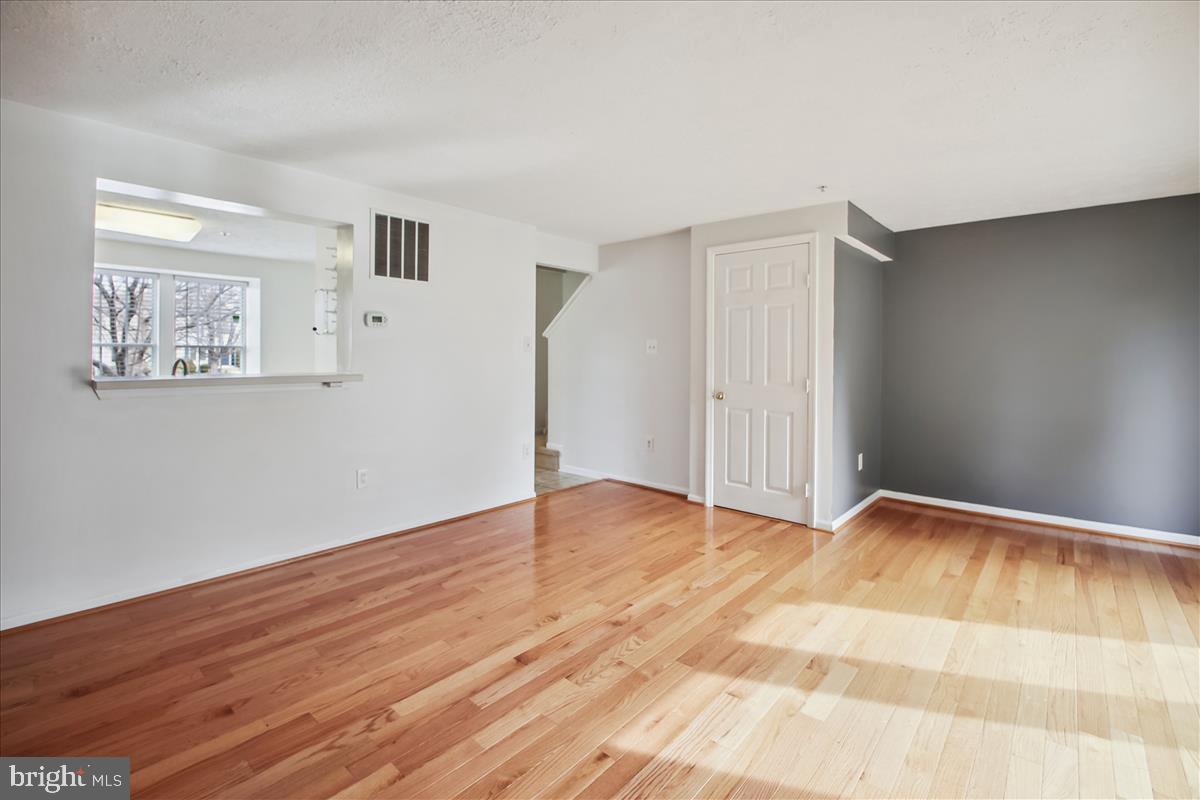 1260 Quaker Ridge Drive Arnold, MD 21012 - Photo 15 of 39 Main Level Great Room