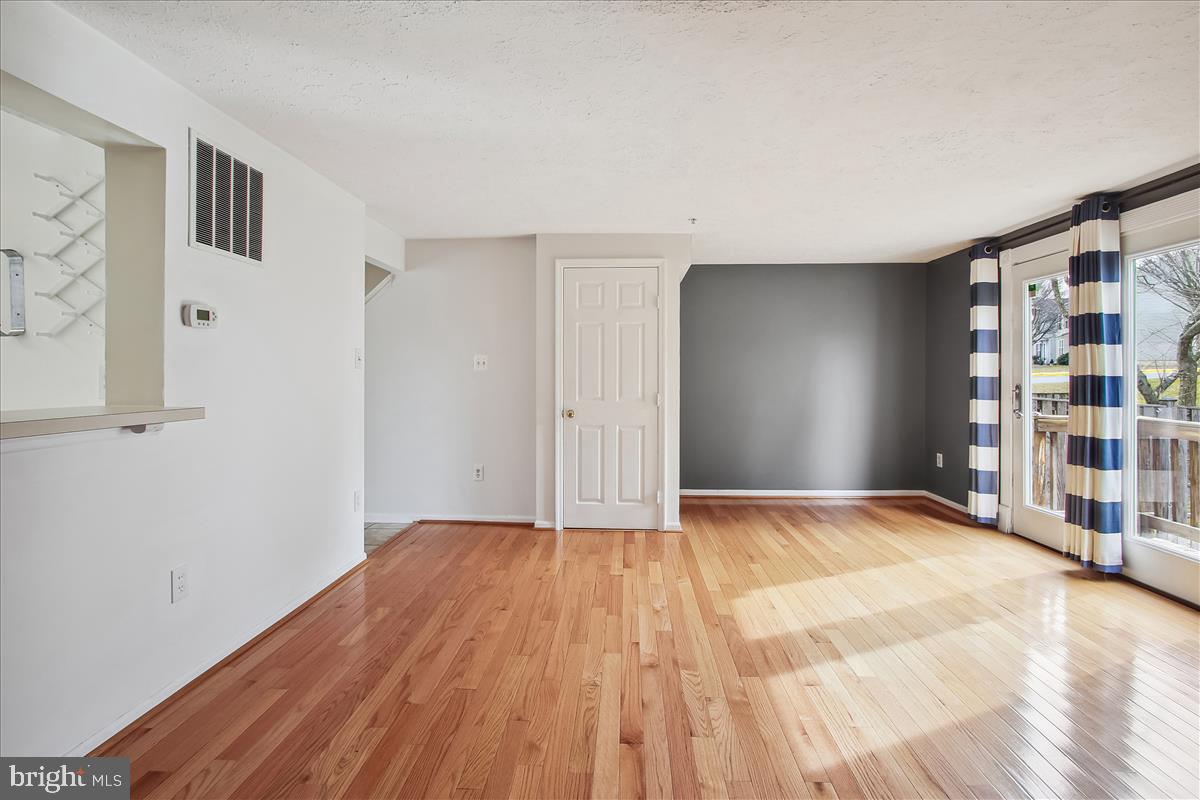1260 Quaker Ridge Drive Arnold, MD 21012 - Photo 16 of 39 Main Level Great Room